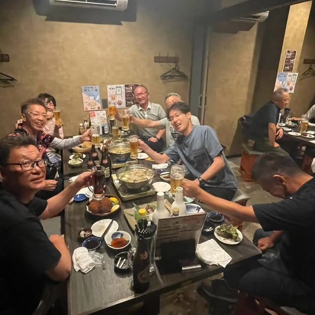 こんにちは(*ˊᗜˋ*) ノ 昨日もご来店ありがとうございます☺️ 三連休中日ですね!😆皆さん旅行とか行かれてますか〜?☺️ アウトレット行きのバス停には長蛇の列ができてました😅 今日は日差しが強いですからね、こまめに水分補給して無理せず楽|飲み食い横丁なべすけ 公式Instagram