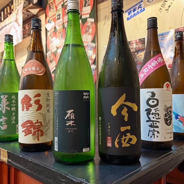 こんにちは(*ˊᗜˋ*) ﾉ 昨日もご来店ありがとうございます☺️ 皆様〜新しい日本酒入荷いたしました！！ まだまだ夏は続きます！スっと飲みやすい日本酒がメインとなっております！是非飲みに来てくださいね〜😁 本日も皆様のご来店心よりおまちし｜飲み食い横丁なべすけ 公式Instagram